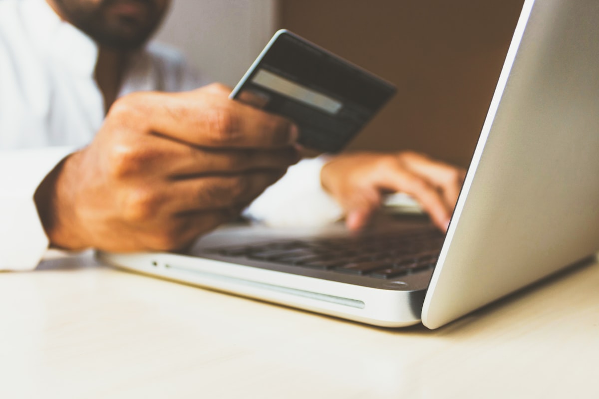 You are currently viewing How to Withdraw Money from Qmee Australia (PayPal, Gift Cards + Tips)